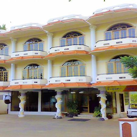 Sri Devi Comforts Hotel Chikmagalūr Exterior foto